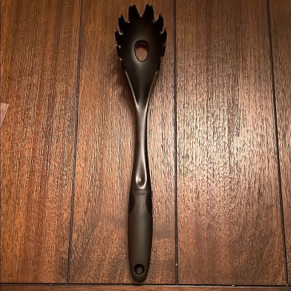 Oxo Black Pasta Server